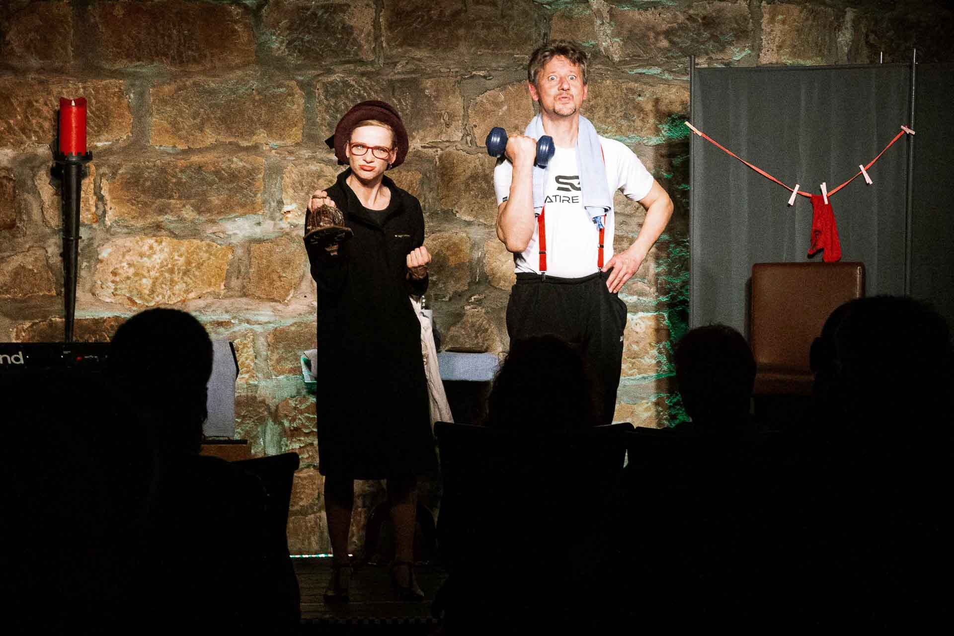 Annemarie Schmidt und Roman Raschke im Programm Hausgemeinschaft - liebe deinen Nachbarn