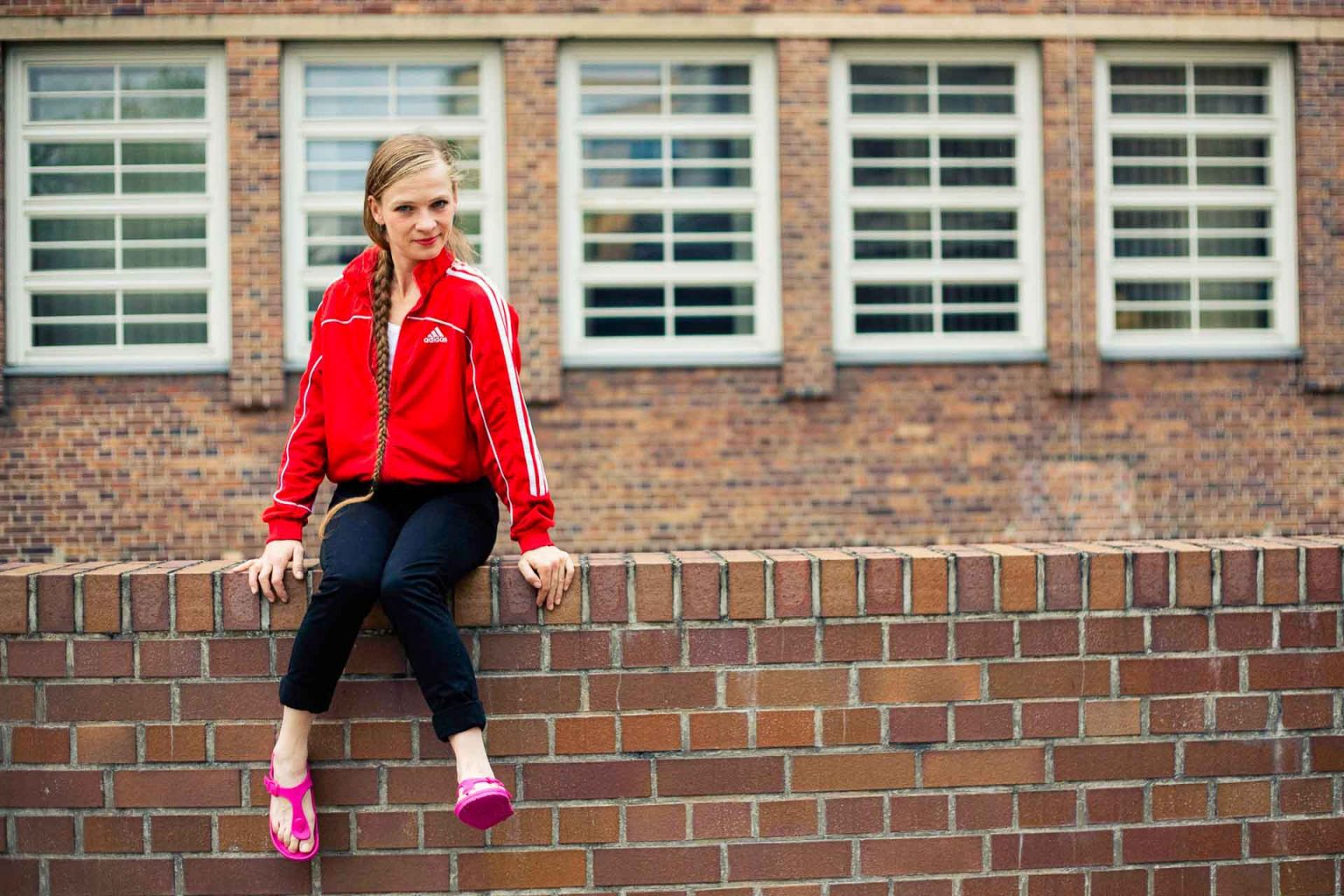 Annemarie Schmidt auf der Mauer in Leipzig